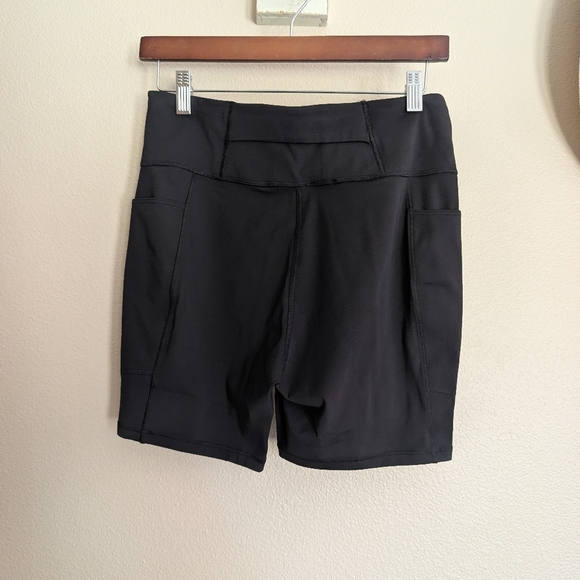 NEW Adidas Womens Own The Run Short Leggings Size Large 5 Inch Inseam Black - Picture 3 of 6